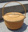 Nantucket Style Round Lidded Basket With Bone Scrimshaw &#40;new&#41;