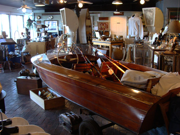 Antique mahogany hydro-designed lakeboat