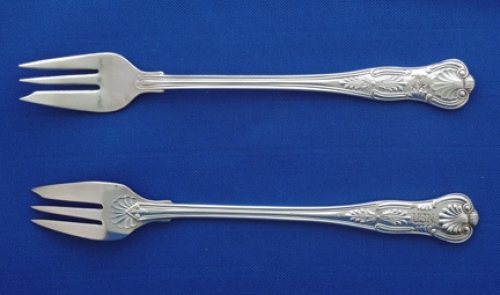 RARE U.S. Navy Vice Admiral's Mess King's pattern flatware -- seafood/cocktail fork (vintage)